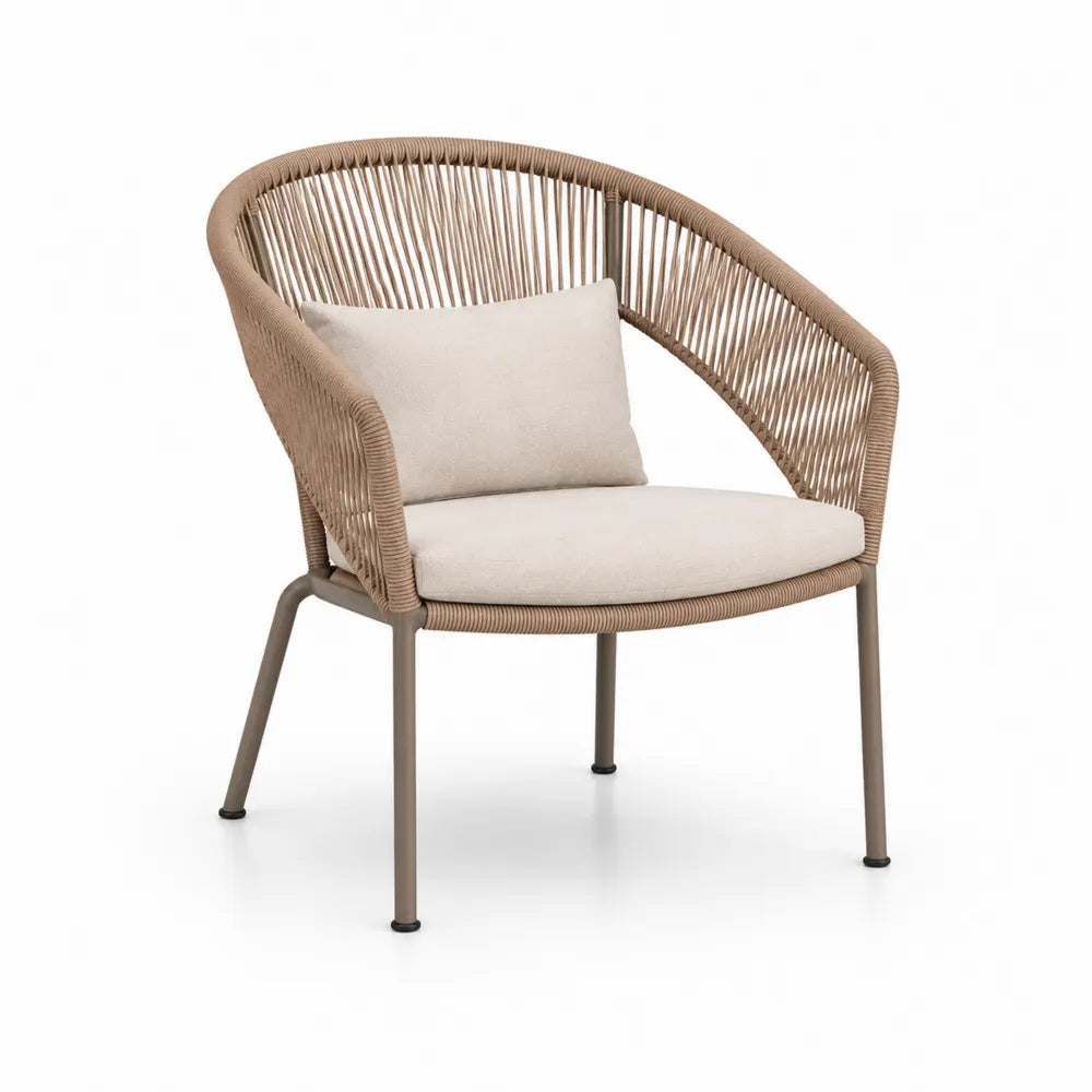 Chaise en métal et corde avec coussin beige